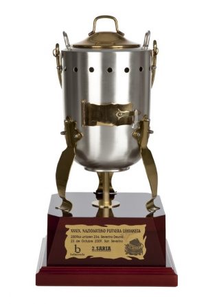 Trofeos artísticos de latón y acero